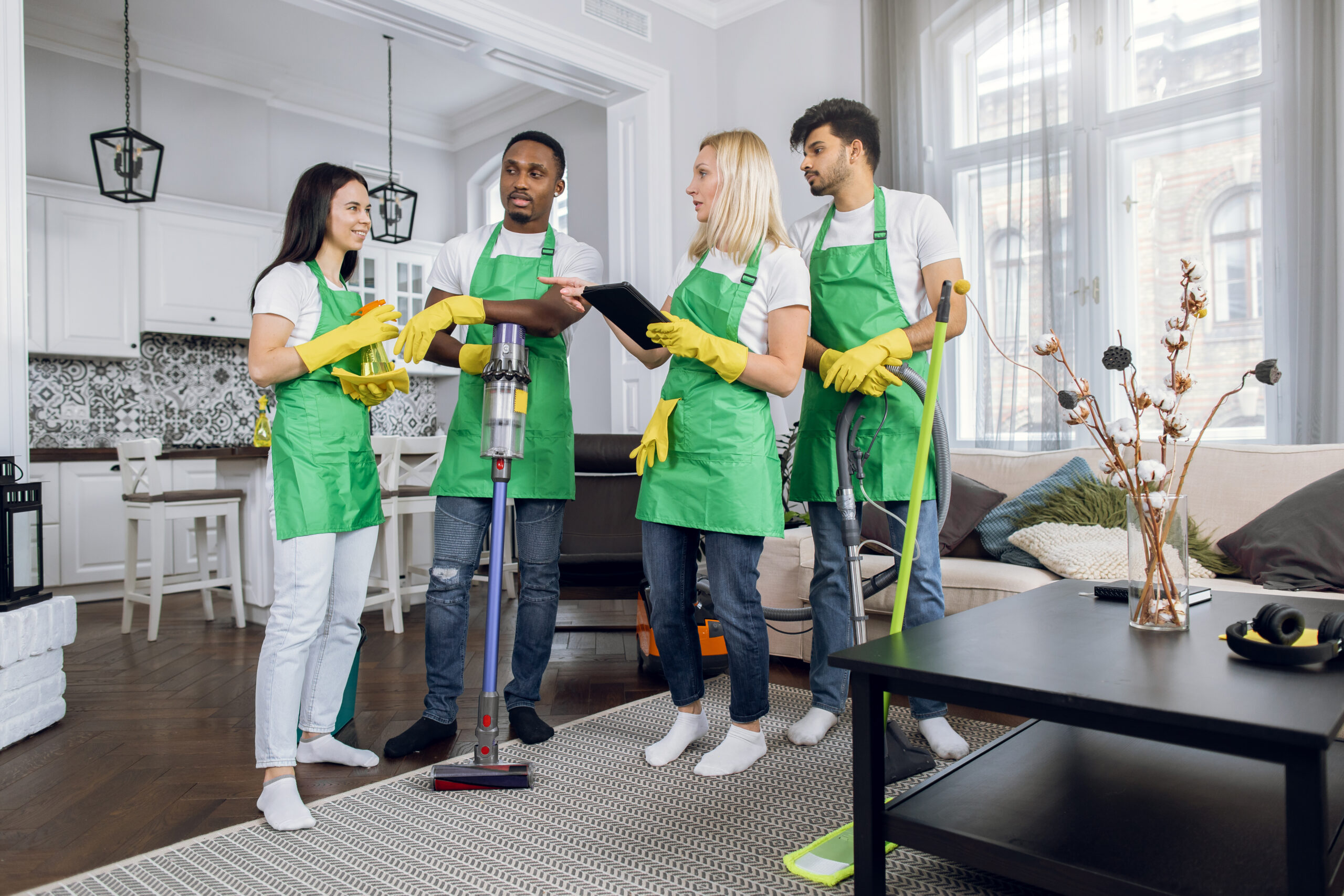 Multiracial team of cleaning service using digital tablet Reinigungsfirma Hamburg